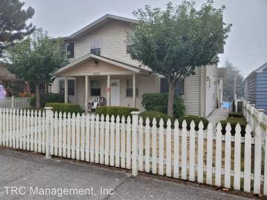 Main picture of 3213 Oakes Ave