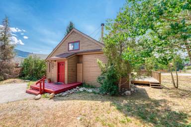 Main picture of 305 N Chipmunk Cir