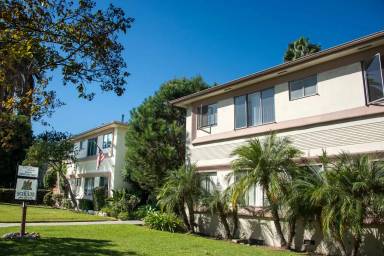 Main picture of 1025 Melrose Ave