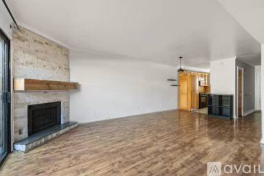 Main picture of 1805 S Barrington Ave