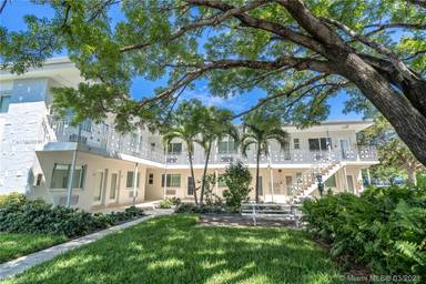Main picture of 7301 Carlyle Ave