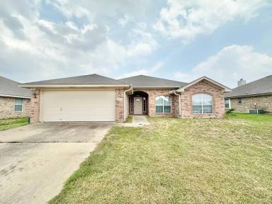 Main picture of 3102 Wisteria Ln