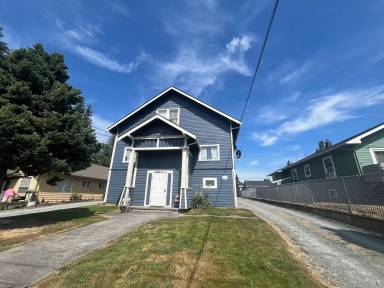 Main picture of 520 N 1st St