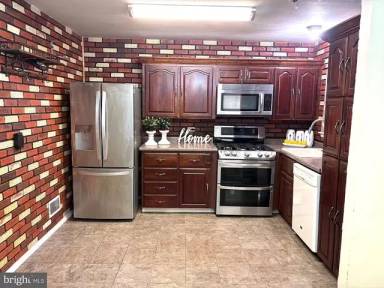 Main picture of 5405 Jellison St
