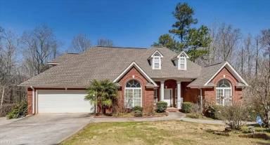 Main picture of 150 Stephanie Ln