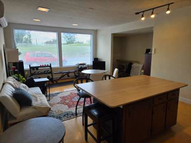 Main picture of 182 W Main St