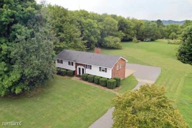 Main picture of 813 Davis Dr