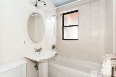 Main picture of 740 W Addison St