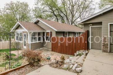 Main picture of 3039 Newport Ave