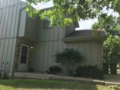 Main picture of 203 NE Greystone Dr