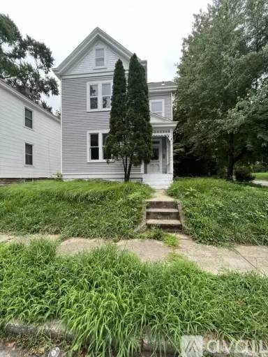 Main picture of 152 Meridian St