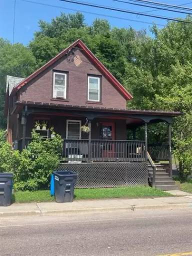 Main picture of 75 Malletts Bay Ave