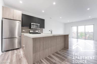 Main picture of 2533 W Fullerton Ave
