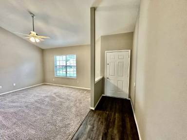 Main picture of 2437 W Gum St