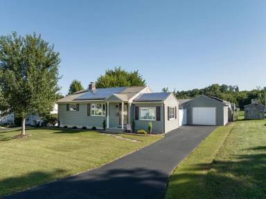 Main picture of 605 Windsong Cir