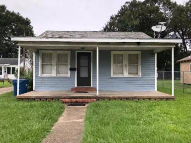 Main picture of 126 W Foch St