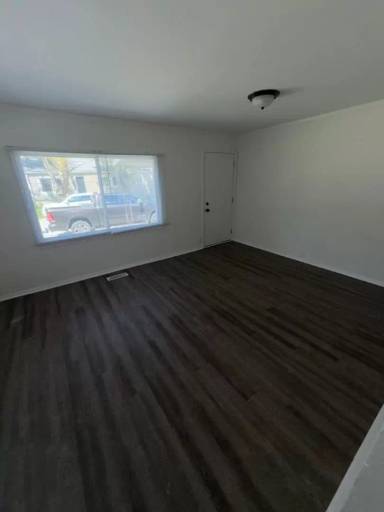 Main picture of 2425 N Kerth Ave