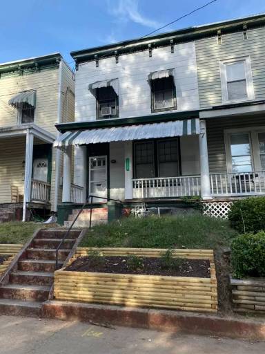 Main picture of 1240 Parkwood Ave