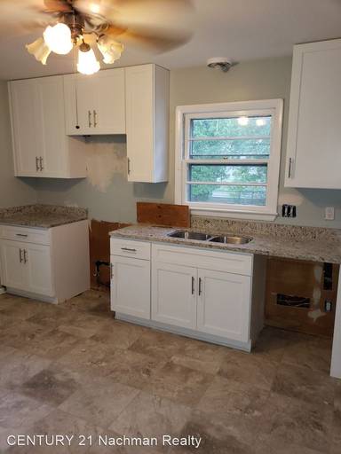 Main picture of 9 Westphal Dr