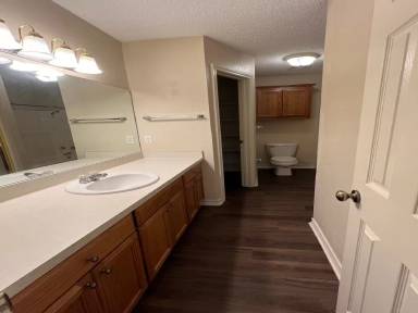 Main picture of 4915 N Park Rd
