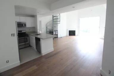 Main picture of 884 Palm Ave