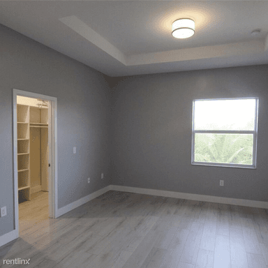 Main picture of 900 SW 65th Ave