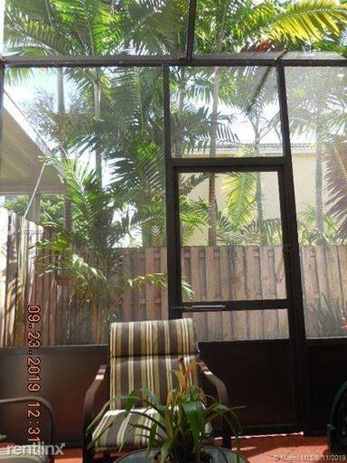 Main picture of 8340 NW 10th St