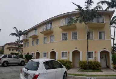 Main picture of 2064 NE 167th St