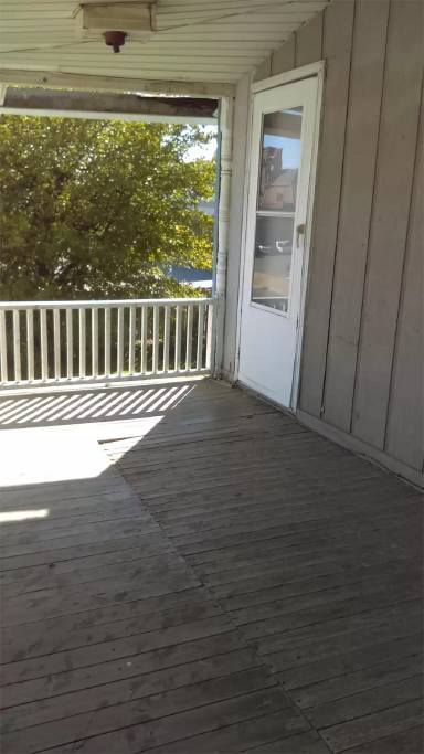 Main picture of 403 1/2 W Sycamore St