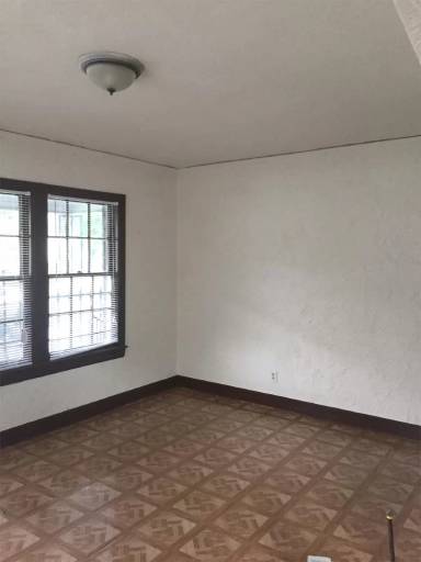 Main picture of 1189 College St