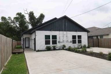 Main picture of 7502 Sandle St