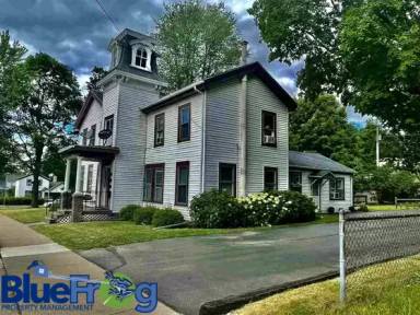 Main picture of 180 North Wisconsin Street - 2