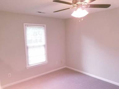 Main picture of 105 Oak St