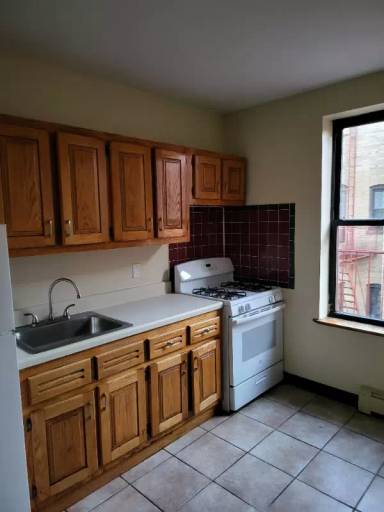 Main picture of 76 Caryl Ave