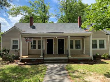 Main picture of 230 S Pine St