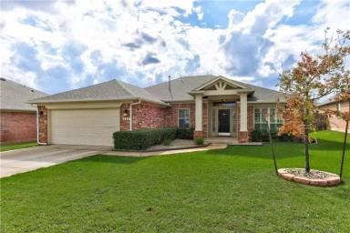 Main picture of 713 Heather Wood Dr