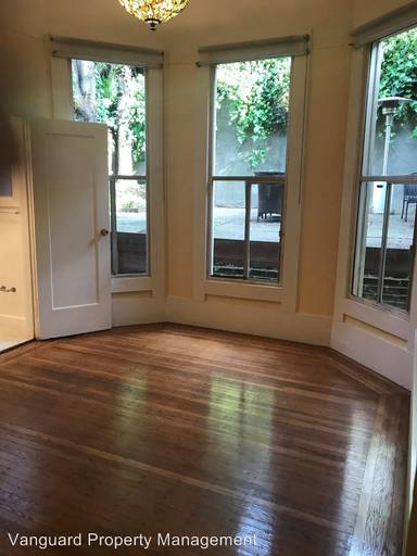 Main picture of 1809 Broadway