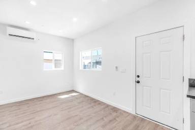 Main picture of 9418 Compton Ave