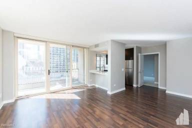 Main picture of 42 E Chicago Ave