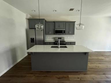 Main picture of 410 Raven Ln