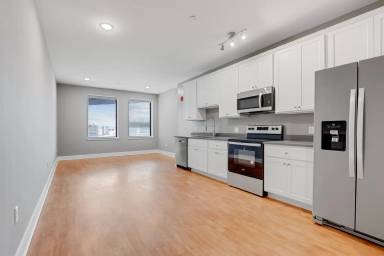 Main picture of 300 W Fayette St