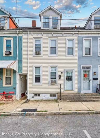 Main picture of 44 E 8th Ave