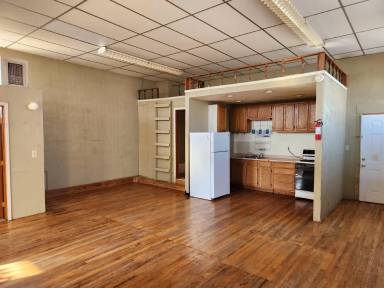 Main picture of 208 E Main St