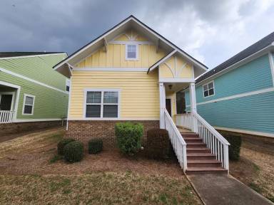 Main picture of 2030 Lakeside Dr