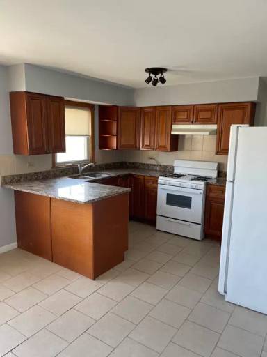 Main picture of 1634 W Devon Ave