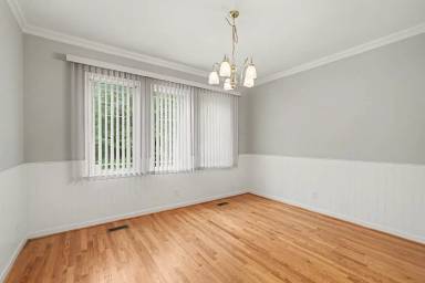 Main picture of 10 Piper Pl