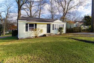 Main picture of 2570 Rhodes Dr
