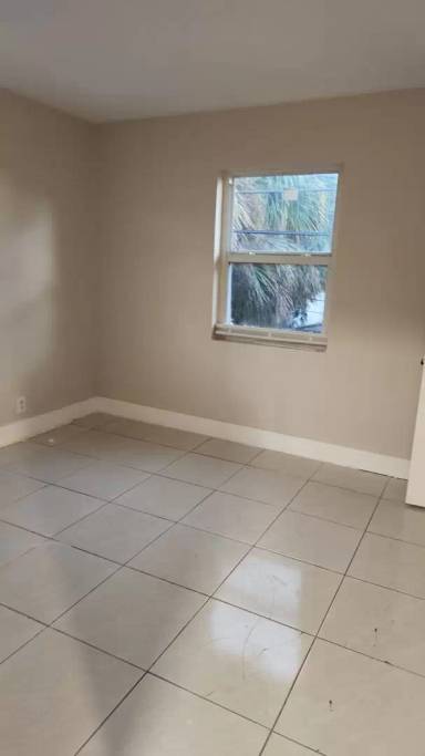 Main picture of 1104 State St