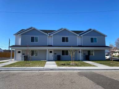 Main picture of 889 Iona St