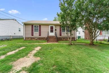 Main picture of 104 N Oak Ave